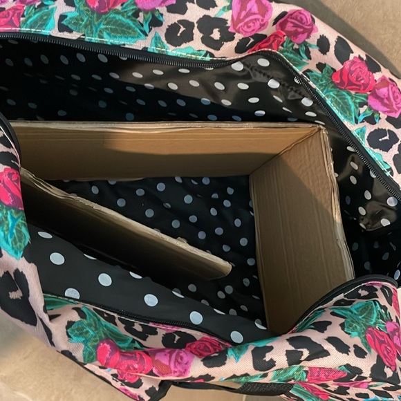 COPY - BETSEY JOHNSON Leopard Rose Collection Travel Bag, NWT - Picture 12 of 12
